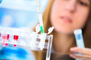 L'immunothérapie pose tout simplement la question de la place à accorder à une médecine de précision, dans une vision écologique de la santé (Visuel Adobe Stock 181240989) L'immunothérapie pose tout simplement la question de la place à accorder à une médecine de précision, dans une vision écologique de la santé (Visuel Adobe Stock 181240989).