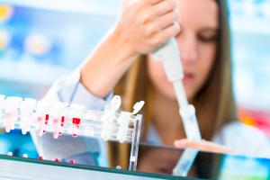 Il est possible, via une mutation protéique, de créer des « super » lymphocytes T capables de mieux lutter contre le cancer (Visuel Adobe Stock 187649004) Il est possible, via une mutation protéique, de créer des « super » lymphocytes T capables de mieux lutter contre le cancer (Visuel Adobe Stock 187649004)