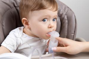 L’inhalateur combiné qui apporte avec cet essai ses preuves d’efficacité, pourrait transformer la prise en charge des enfants asthmatiques (Visuel Adobe Stock 197658311)