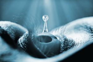 C'est l'espoir de nouveaux traitements efficaces aux millions de personnes qui souffrent de lésions ou d’inconfort en raison d'une sècheresse oculaire (Visuel Adobe Stock 204995224) C'est l'espoir de nouveaux traitements efficaces aux millions de personnes qui souffrent de lésions ou d’inconfort en raison d'une sècheresse oculaire (Visuel Adobe Stock 204995224).