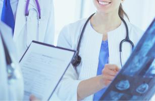 L'érythromycine, un antibiotique macrolide, pourrait démontrer une efficacité dans le traitement de certains symptômes de la dystrophie musculaire (Visuel Adobe Stock 269636133)