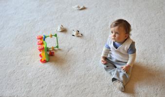 Bien que documentée comme bien plus rare chez les pères, la dépression post-partum peut toucher les hommes aussi (Visuel Adobe Stock 31835589)