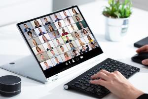 Avec la pandémie, les mesures de distanciation et le télétravail, les réunions virtuelles ont explosé, avec des centaines de millions de personnes qui utilisent chaque jour, les différentes applications de visioconférence (Visuel Adobe Stock 340095251) Avec la pandémie, les mesures de distanciation et le télétravail, les réunions virtuelles ont explosé, avec des centaines de millions de personnes qui utilisent chaque jour, les différentes applications de visioconférence (Visuel Adobe Stock 340095251)