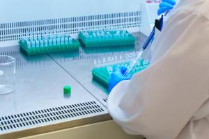 Les anticorps induits par la vaccination anti-COVID-19 sont bien efficaces contre le variant delta (Visuel Adobe Stock 388806993) Les anticorps induits par la vaccination anti-COVID-19 sont bien efficaces contre le variant delta (Visuel Adobe Stock 388806993)