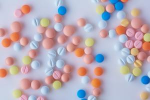 En activant la réponse immunitaire innée, le médicament prévient les formes sévères de COVID-19 sévère chez les souris modèles infectées (Visuel Adobe Stock 403495754) En activant la réponse immunitaire innée, le médicament prévient les formes sévères de COVID-19 sévère chez les souris modèles infectées (Visuel Adobe Stock 403495754)