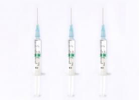 Une 3è dose -de rappel- du vaccin ARNm COVID-19 est requise pour une protection immunitaire contre la variante Omicron du SRAS-CoV-2 (Visuel Adobe Stock 468099351)