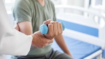 Des taux plus élevés de muscle ou de masse maigre pourraient protéger contre la maladie d'Alzheimer (Visuel Adobe Stock 599908251)