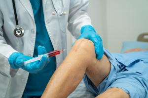 Cette injection spécifique apporte un soulagement durable aux patients traités (Visuel Adobe Stock 601410152) Cette injection spécifique apporte un soulagement durable aux patients traités (Visuel Adobe Stock 601410152)