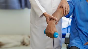 L'étude revient sur la capacité remarquable de l’activité et de l’exercice physique à prévenir l’agrégation de protéine toxique bêta amyloïde (Visuel Adobe Stock 638693248)