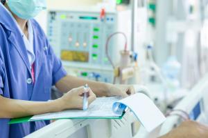 Le « score » de démangeaison augmente avec la sévérité de l’insuffisance rébale, atteignant son maximum en cas d’insuffisance rénale terminale (Visuel Adobe Stock 649668780) Le « score » de démangeaison augmente avec la sévérité de l’insuffisance rébale, atteignant son maximum en cas d’insuffisance rénale terminale (Visuel Adobe Stock 649668780)