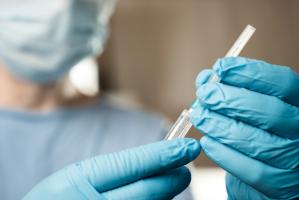 Cette étude révèle que l'augmentation de l'expression d’un gène spécifique, qui régule les niveaux d’un oméga-3, l'acide docosahexaénoïque (DHA) dans l'œil, permet d’améliorer la vision (Visuel Adobe Stock 80096395)