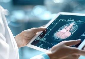 Pour certains types de cancer du sein, les moins agressifs, dépasser un délai « fatidique » de 42 jours pour la chirurgie augmente considérablement le risque de décès (Visuel Adobe Stock 973248349)