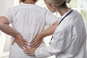 Les douleurs chroniques perturbent profondément la vie du patient et compliquent le quotidien (Visuel Adobe Stock 168528968)