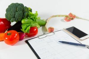 la consommation de 3 portions de légumes ou plus par jour est associée à des parois des artères carotides en moyenne plus minces de 4,6% la consommation de 3 portions de légumes ou plus par jour est associée à des parois des artères carotides en moyenne plus minces de 4,6%