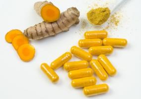 La curcumine présente un potentiel anticancéreux prometteur pour les cancers non seulement chimiosensibles, mais aussi résistants aux inhibiteurs du protéasome. La curcumine présente un potentiel anticancéreux prometteur pour les cancers non seulement chimiosensibles, mais aussi résistants aux inhibiteurs du protéasome.