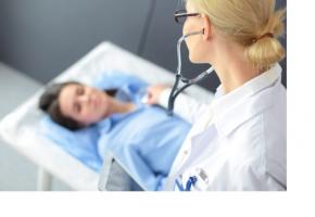 Une reconnaissance immédiate des symptômes du syndrome coronarien aigu est essentielle pour le succès du traitement et le pronostic des patients. 