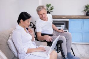 Les infirmières spécialisées en toxicomanie auraient un rôle unique à jouer dans la prise en charge des patients touchés. Les infirmières spécialisées en toxicomanie auraient un rôle unique à jouer dans la prise en charge des patients touchés.