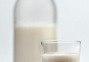 « Il reste « possible » de continuer à en consommer mais la chaine du froid doit être strictement respectée pour minimiser le risque de développement de bactéries résistantes aux antibiotiques » (Visuel lesproduitslaitiers.com), « Il reste « possible » de continuer à en consommer mais la chaine du froid doit être strictement respectée pour minimiser le risque de développement de bactéries résistantes aux antibiotiques » (Visuel lesproduitslaitiers.com),