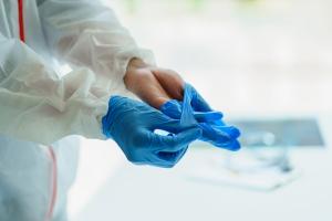 Aucune étude conforme n'a encore étudié les écrans faciaux ou les lunettes de protection ! Aucune étude conforme n'a encore étudié les écrans faciaux ou les lunettes de protection !