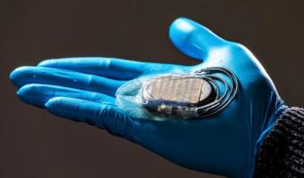 Cette petite « housse » va simplifier les procédures chirurgicales chez les patients porteurs d’un « pacemaker ». Cette petite « housse » va simplifier les procédures chirurgicales chez les patients porteurs d’un « pacemaker ».