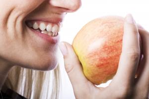 Des cellules détectrices de substances chimiques dans les gencives protègent la bouche contre les infections qui endommagent les tissus mous et détruisent l'os supportant les dents. Des cellules détectrices de substances chimiques dans les gencives protègent la bouche contre les infections qui endommagent les tissus mous et détruisent l'os supportant les dents.