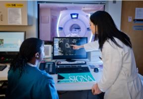 La procédure consiste à appliquer des ultrasons à certaines zones précises du thalamus La procédure consiste à appliquer des ultrasons à certaines zones précises du thalamus