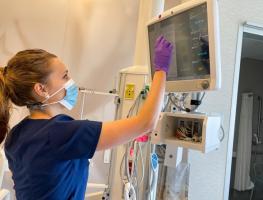 Une alerte sur des niveaux alarmants de stress et leurs conséquences sévères possibles chez les soignants, ainsi que sur l’association de ces symptômes dépressifs et d'anxiété et des erreurs médicales de plus en plus fréquentes (Visuel The Ohio State University College of Nursing) Une alerte sur des niveaux alarmants de stress et leurs conséquences sévères possibles chez les soignants, ainsi que sur l’association de ces symptômes dépressifs et d'anxiété et des erreurs médicales de plus en plus fréquentes (Visuel The Ohio State University College of Nursing)