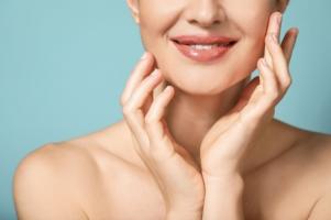 L’acide hyaluronique, une molécule anti-âge, hydrate la peau et la protège des agressions extérieures (Visuel Rocketlinks) L’acide hyaluronique, une molécule anti-âge, hydrate la peau et la protège des agressions extérieures (Visuel Rocketlinks)