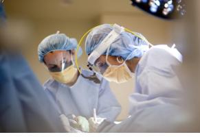 De nombreux cliniciens, et patientes n’anticipent pas le risque de douleur persistante et la perte de la fonction de l'épaule après une intervention de mastectomie et/ou de reconstruction.