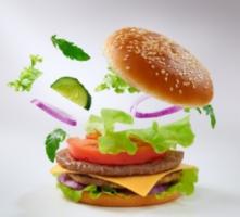 L’analyse révèle une association entre les aliments ultra-transformés et le risque de cancer, en particulier, de cancer du sein, chez les femmes ménopausées L’analyse révèle une association entre les aliments ultra-transformés et le risque de cancer, en particulier, de cancer du sein, chez les femmes ménopausées