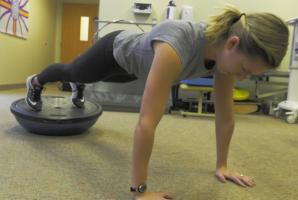 La douleur chronique au dos est fréquente chez les coureurs mais il existe des exercices pour aider à prévenir. 