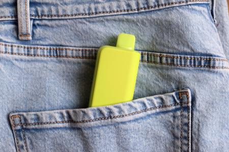 Les vapoteuses aromatisées au cannabis reflètent une nouvelle tendance de la consommation de substances chez les adolescents (Visuel Adobe Stock 1554640975)