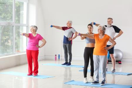 Un essai en faveur de l’efficacité d’interventions multifactorielles englobant l'entraînement cognitif, l'exercice, l'alimentation, la gestion du risque vasculaire et la motivation pour la santé des personnes âgées (Visuel Adobe Stock 273659147))