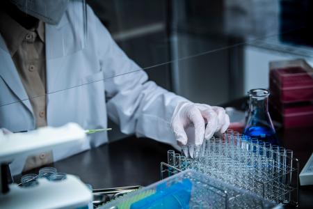 Ce nouveau test de dépistage prometteur de l'hépatite C est rapide et réalisable au chevet du patient (Visuel Adobe Stock 367695694)