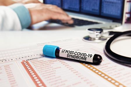 Près d'1 personne sur 4 infectée par le SARS-CoV-2 développe syndrome post- COVID ou COVID long (Visuel Adobe Stock 483928387)