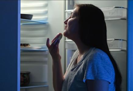 Quelques études ont suggéré que les patients traités par statines font moins attention à leurs apports alimentaires riches en graisses, ce comportement est-il similaire chez les patients traités, pour un diabète ou une perte de poids, par un agoniste du GLP-1 ? (Visuel Adobe Stock 617368751)