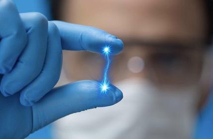 Outre le glucose, ou sucre, un carburant bien connu pour le cerveau, des gouttelettes lipidiques jouent un rôle clé dans l'activité électrique des synapses (Visuel Fotolia 128474840)