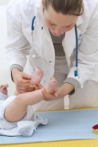 Intégrer un médecin généraliste dans un service d'urgence permet de réduire les temps d'attente et les admissions.