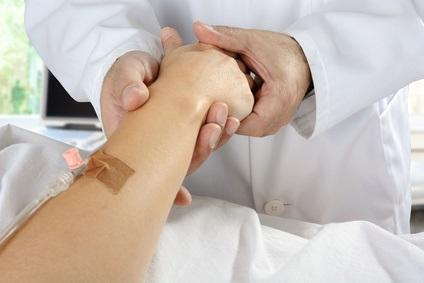 Mieux adapter les soins palliatifs non seulement aux symptômes du patient, mais avant tout à l’objectif de la meilleure qualité de vie possible (Visuel Fotolia 96837110)