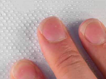 Ce nouveau matériau pourrait réduire de plus de 90% les niveaux de bactéries