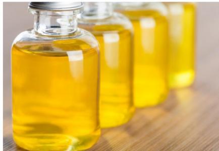 Le THC (ici en flacons) révèle ici des effets thérapeutiques plus importants que prévus