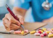 Cette revue de la littérature réunit de nouvelles preuves de l’importance vitale du renforcement du rôle des infirmières en pratique avancée (IPA) (Visuel Adobe Stock 1846559269)