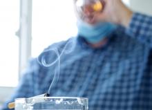 Le tabagisme combiné au COVID long est ici qualifié de « double problème » (Visuel Adobe Stock 384353047) Le tabagisme combiné au COVID long est ici qualifié de « double problème » (Visuel Adobe Stock 384353047)