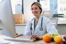 C’est une nouvelle technique d'analyse des indicateurs de santé grâce à la lumière et à la peau qui promet de renseigner sur la santé humaine, la nutrition, les phytopathologies, et bien plus encore (Visuel Adobe Stock 783656695)